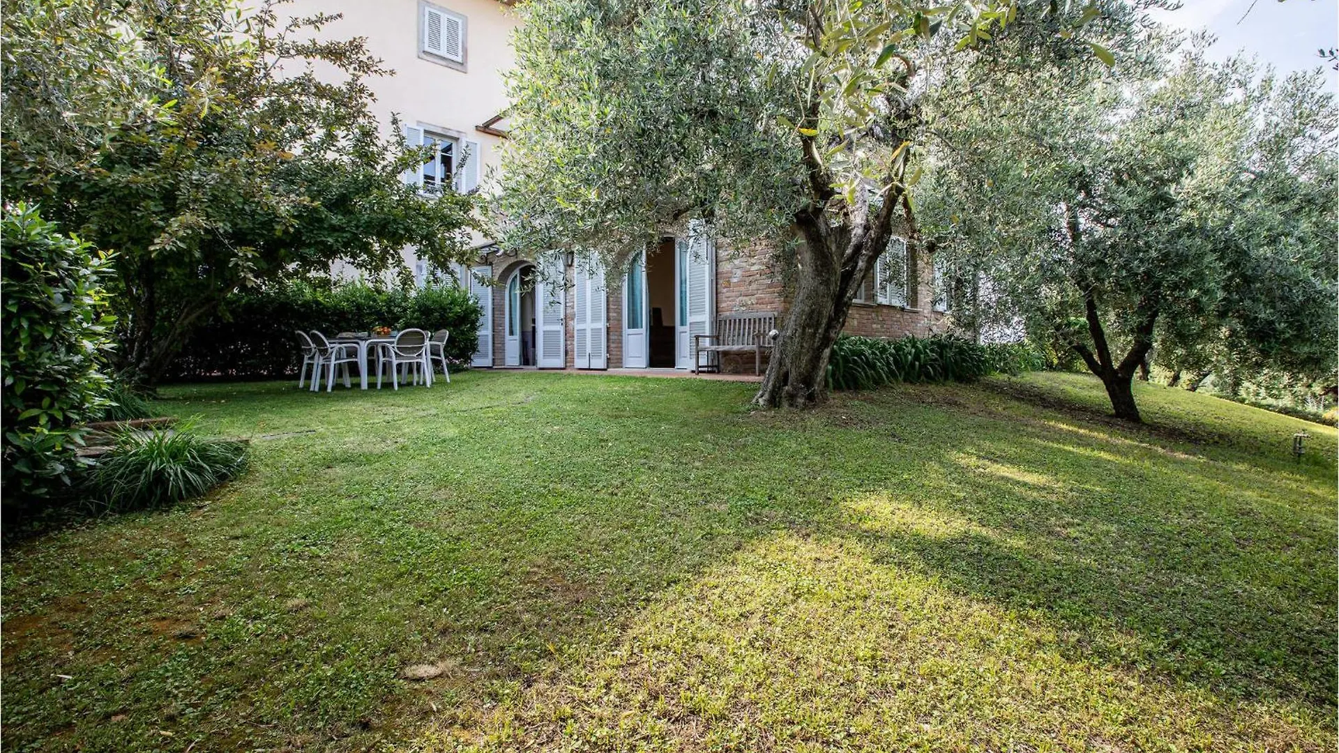 Apartment Villa Le Selve Lari Italy